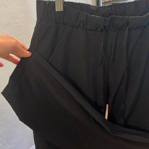 Under Armour Warm-Up Paints in Black - NWOT